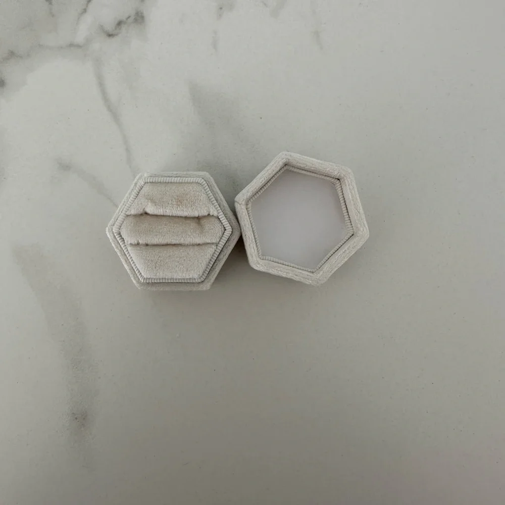 Velvet Ring Box - Picture 4 of 7